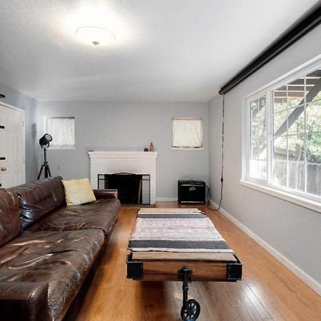 Large 1 Bedroom Apartment, Home Theater, Fireplace 버클리 외부 사진