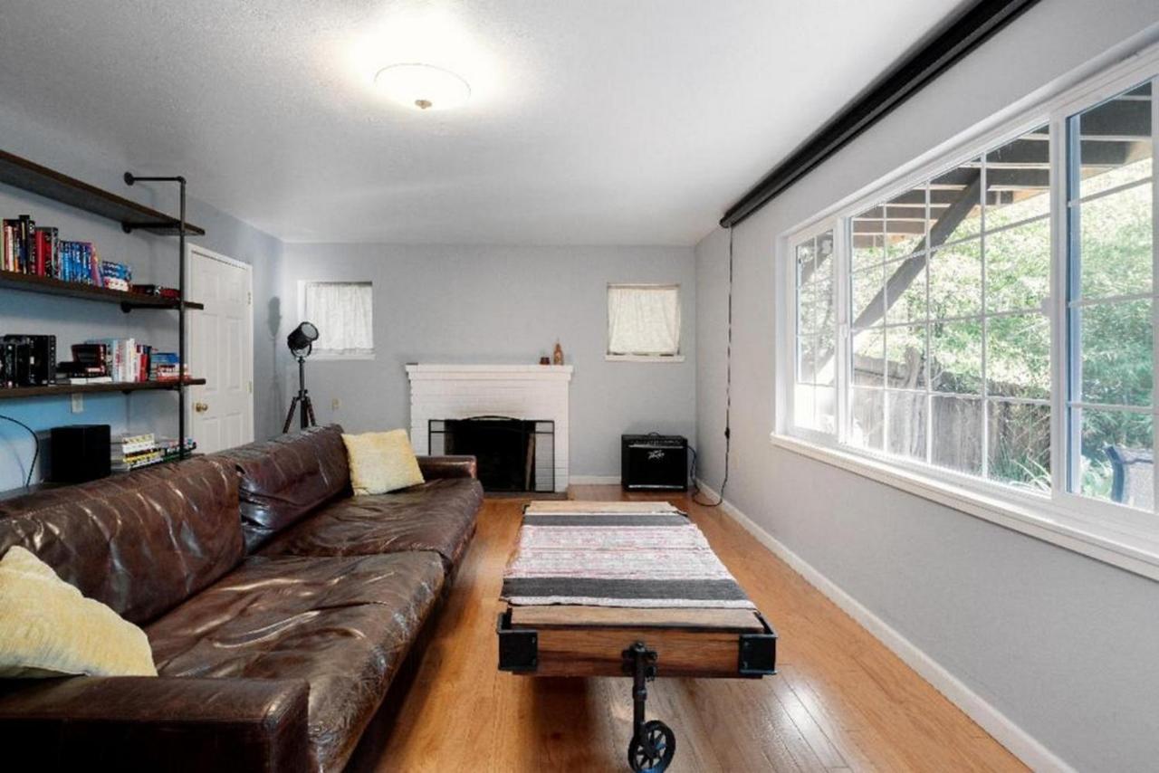 Large 1 Bedroom Apartment, Home Theater, Fireplace 버클리 외부 사진